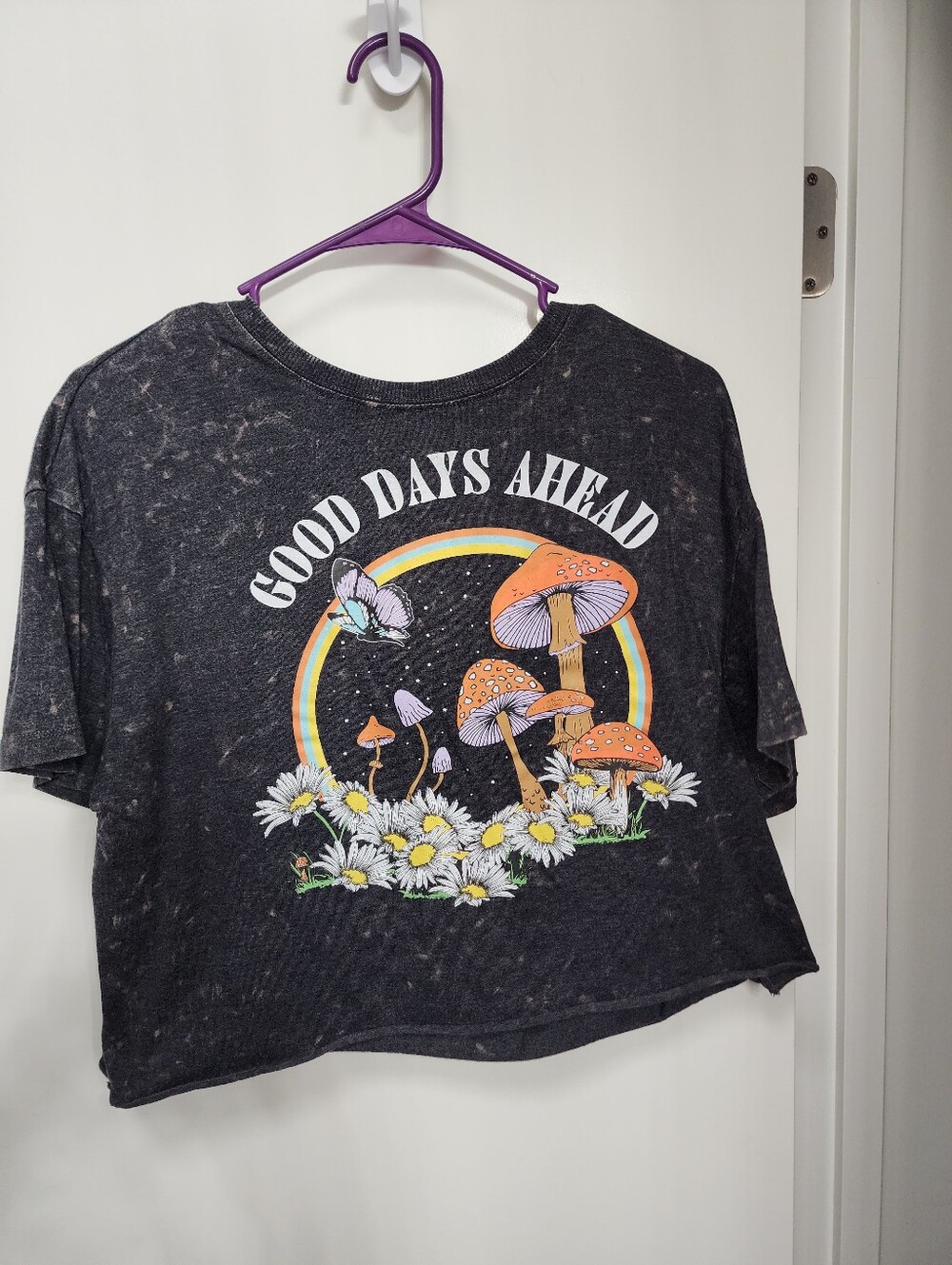 No Boundaries Good Days Ahead Crop Tee